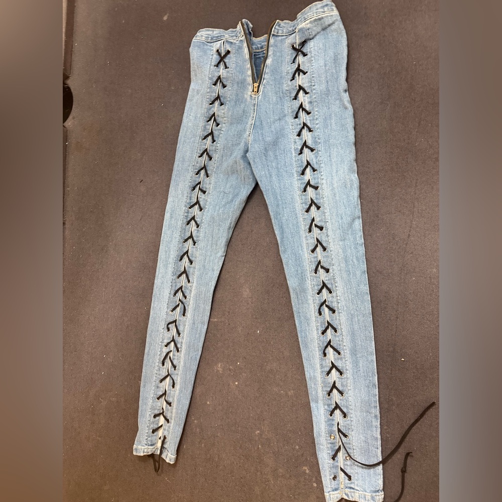 Stylish Blue Skinny Jeans with Black Lace